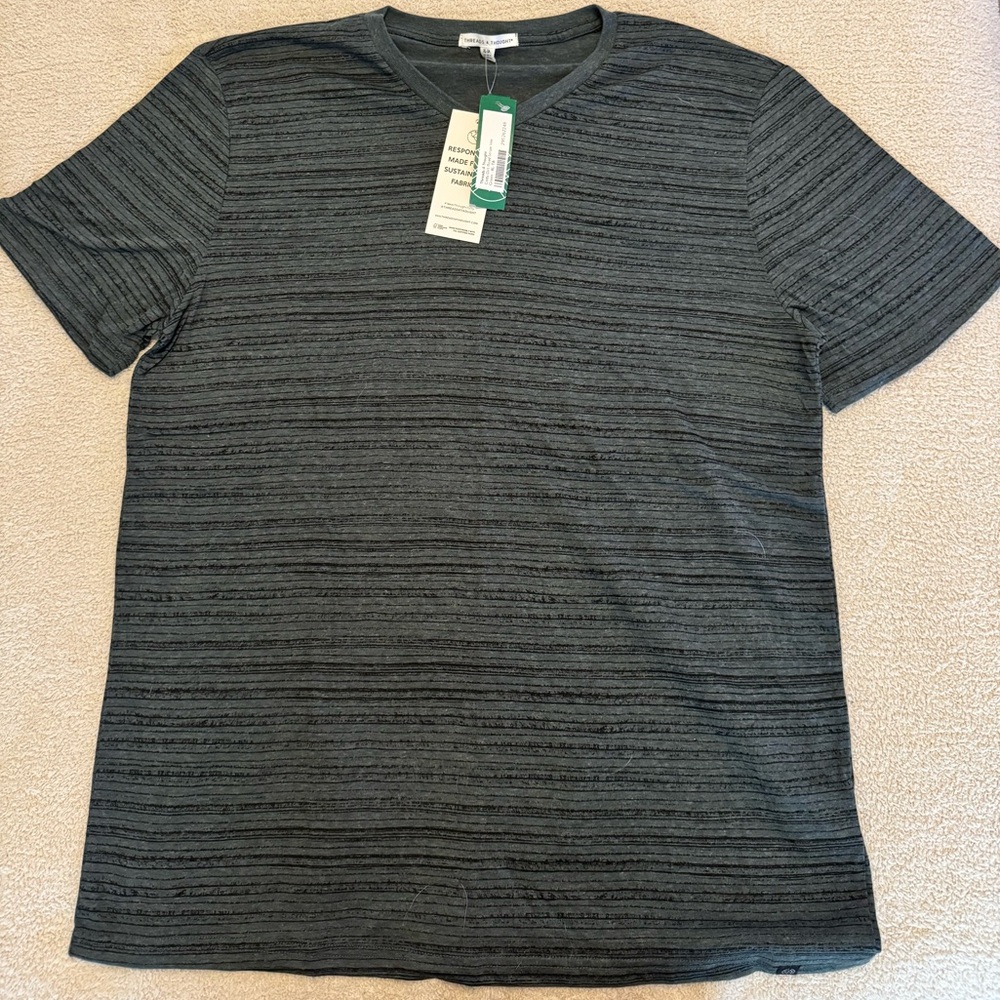 Men’s vneck tee